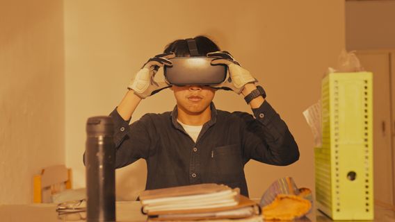 Virtual (un)Reality imagine de copertă