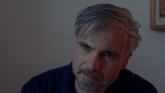 Hosszú kávé tejjel cover image