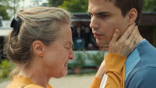 mommy_blue_still_kino_alfa.jpg